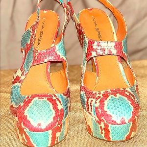 Beautiful NWOT snakeskin pumps